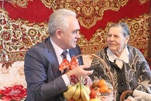 В Крыму поздравили с 75-летней годовщиной Ялтинской конференции 95-летнего ветерана