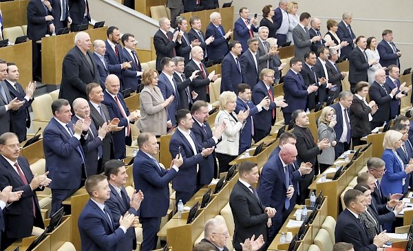 Госдума голосами «Единой России» отклонила поправки КПРФ к Конституции о расширении прав парламента