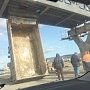Под Бахчисараем грузовик задел мост и уехал без кузова