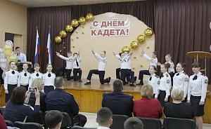 Воспитанников «полицейских» кадетских классов поздравили с Днем российского кадета