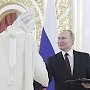 В Кремле заявили, что Путин никуда не уходит