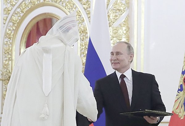 В Кремле заявили, что Путин никуда не уходит