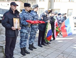 Сотрудники УМВД России по г.Ялте почтили память участника Великой Отечественной войны