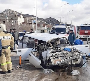 Две легковушки сошлись «в лобовую» под Судаком