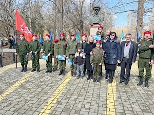 В Симферополе митингом и марш-броском почтили память десантников 6 роты Псковской дивизии ВДВ