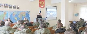 В Севастополе автоинспекторы провели профилактическую лекцию для военнослужащих