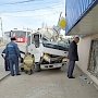 В Симферополе грузовик впечатался в ветеринарную клинику
