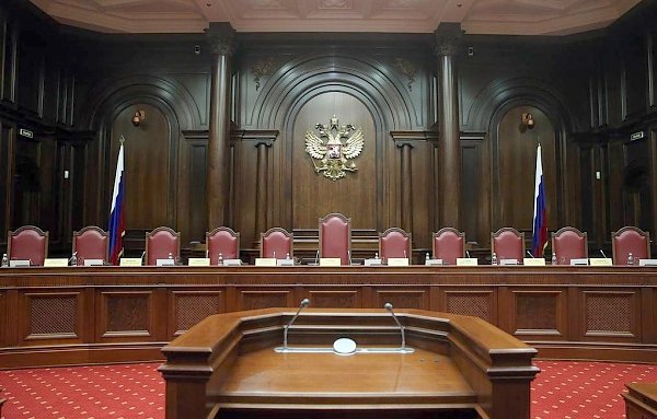 Конституционный суд начал экстренную проверку поправок в Конституцию