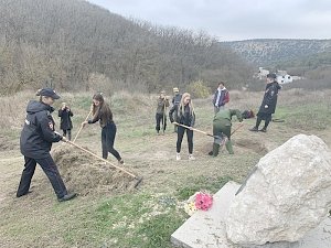 Севастопольские полицейские приняли участие в экологической акции, посвящённой 75-й годовщине Великой Победы