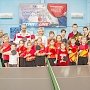 Министра спорта Крыма учили играть в настольный теннис юные спортсмены Ялты