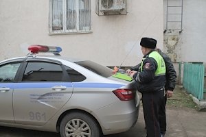 В Евпатории сотрудники ГИБДД изъяли у водителя наркотические вещества