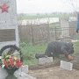 Пожарные Красногвардейского привели в порядок памятник советскому летчику