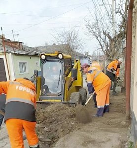 Более 1 млн квадратных метров газона убрали в Симферополе