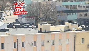 В Крыму мамаши в самоизоляции гуляют с детьми на крышах многоэтажек