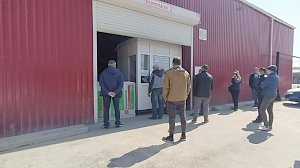 В Керчи строймаг продавал товары из-под полы