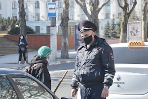 Полиция отправила по домам 304 пенсионера, нарушивших режим самоизоляции
