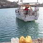 Морякам с яхты «Варвара» в Феодосии власти передали продукты