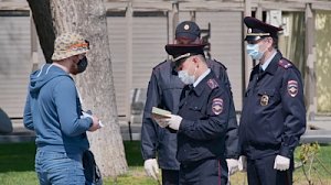 Полицейские патрулируют улицы города Ялта