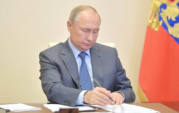 Путин предупредил, что пик заболеваемости коронавирусом еще впереди