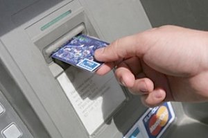 Мошенничества с банковскими картами по статистке почти догнали кражи, — МВД