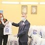 Владимир Константинов передал волонтерскому центру 100 продуктовых наборов
