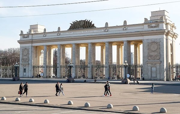 В Москве заканчиваются места в больницах. Новые госпитали откроют в павильонах ВДНХ