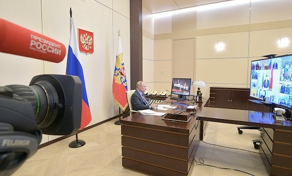 В Кремле заявили, что Путин и кабмин работают «днем и ночью» над мерами поддержки россиян