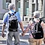 В Ялте пенсионеры продолжают гулять по набережной