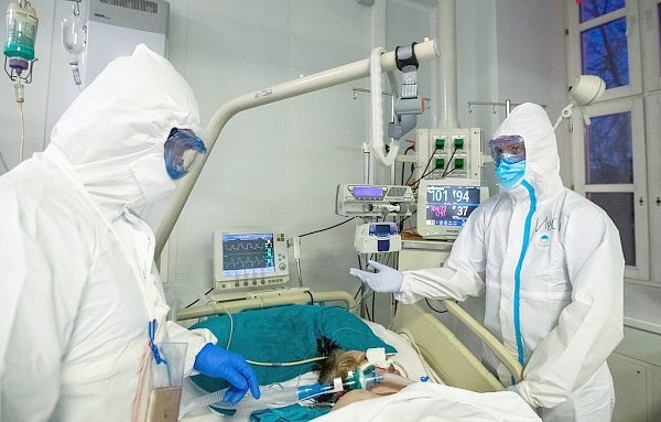 Число инфицированных коронавирусом в России за сутки возросло на 11 тысяч человек