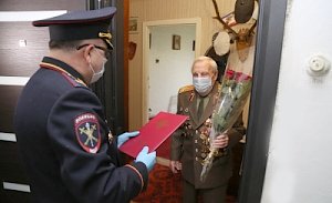 Министр внутренних дел по Республике Крым поздравил ветеранов
