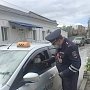 В Феодосии дорожные полицейские присоединились к акции «Георгиевская ленточка»