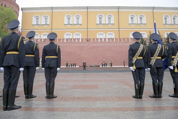 Путин назвал патриотизм национальной идей России. «Но это не значит, что нужно только хвататься за героическое прошлое»