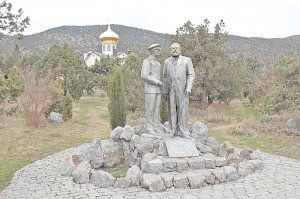 Театральная маска, Лев Голицын и журавли: топ чудес Крыма