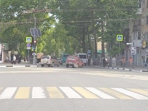 В Симферополе у автомобиля во время движения отвалились колёса