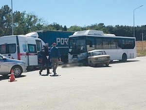 В Севастополе «Жигули» врезались в автобус