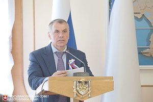 Глава крымского парламента Владимир Константинов поздравил крымчан с Днём России