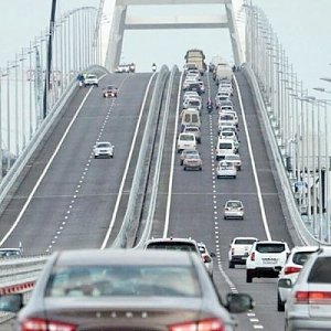 Число автомобилей на Крымском мосту достигло прошлогоднего уровня
