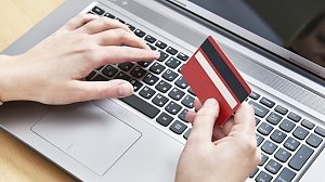 Крымчанам советуют больше пользоваться банковскими онлайн-сервисами