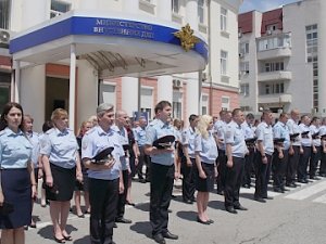 В Крыму сотрудники полиции присоединились к проведению Общероссийской минуты молчания