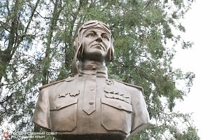 В рамках Всероссийской акции «Минута молчания» Владимир Константинов почтил память павших в Великой Отечественной войне