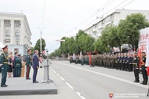 В крымской столице прошел парад в честь 75-летия Великой Победы