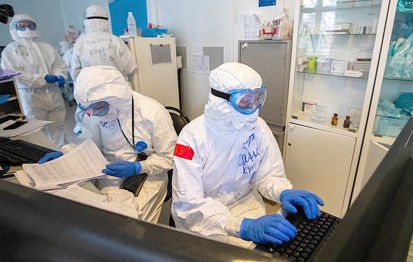 В России за сутки заболело коронавирусом менее семи тысяч человек