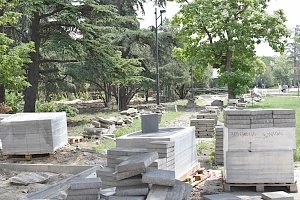 Екатерининский сад в Симферополе привели в порядок на 20%