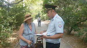 В Севастополе участковые уполномоченные полиции обучают граждан противодействию мошенникам