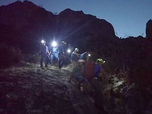 Спасатели эвакуировали туристов с горы Сокол в Судаке