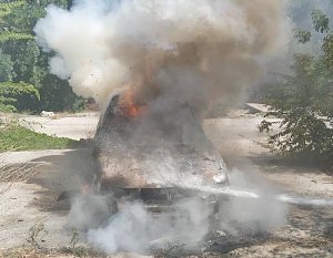 В Керчи на улице сгорела «десятка»