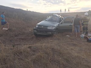 На Генеральских пляжах перевернулся автомобиль, пострадали двое