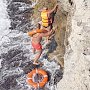 В Черноморском районе туристка застряла на скале над морем