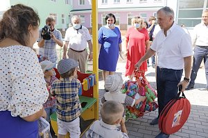 Владимир Константинов посетил образовательные учреждения северной части Крыма
