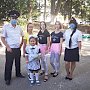 Севастопольские полицейские поздравляют школьников с Днём знаний